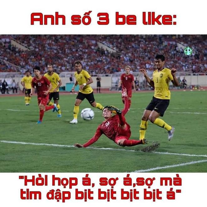 Cầu thủ Malaysia hóa meme của dân mạng sau điệu nhảy xòe cánh-6
