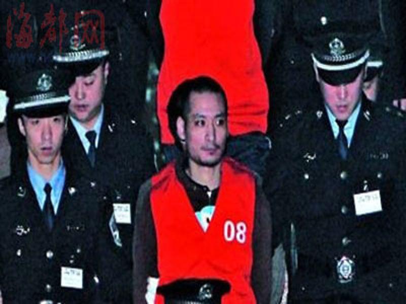 Chị đại khét tiếng Trung Quốc cùng lúc mua vui với hàng chục trai trẻ-3