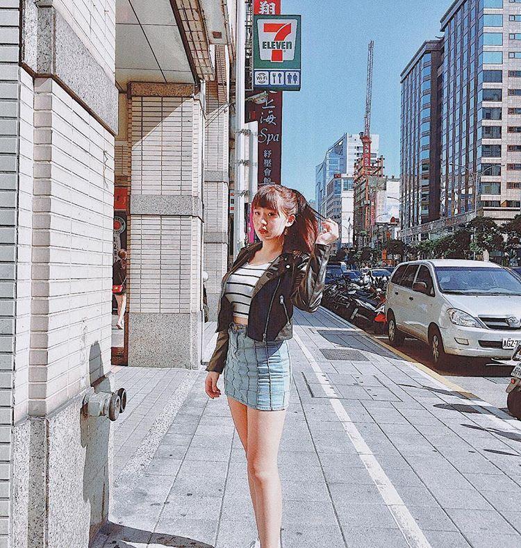 Thả nhẹ tấm ảnh ngồi chơi bập bênh, nữ sinh làm người nhìn đỏ mặt với đôi gò bồng đảo như muốn nhảy khỏi áo-3