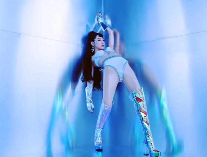 Hình ảnh Tiffany (SNSD) trong MV mới Run For Your Life: Cá tính hay phản cảm?-2