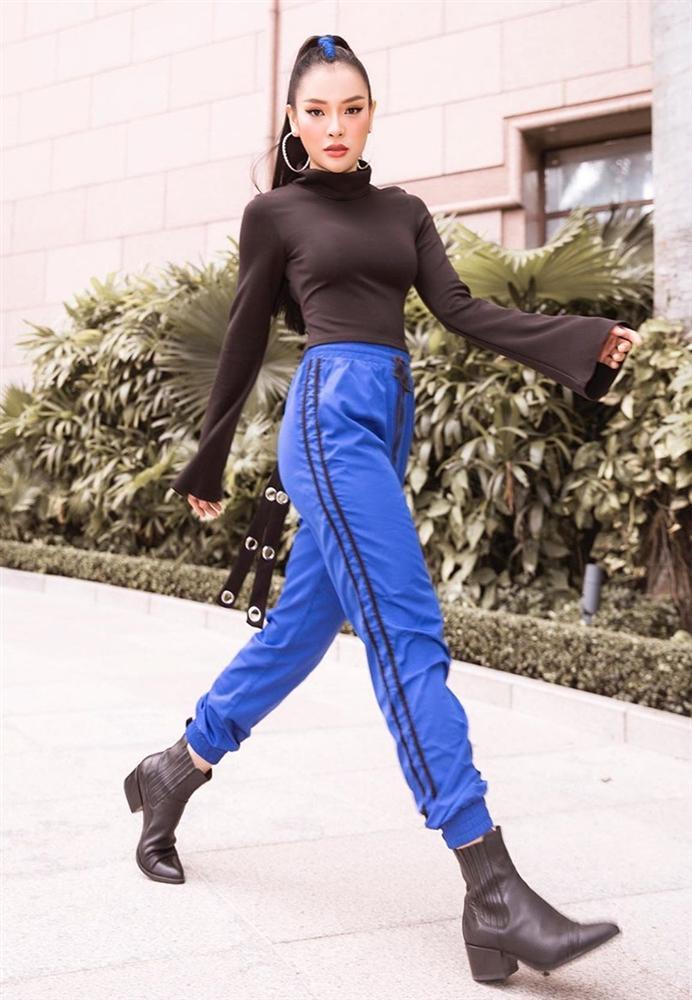 Chị chị em em Chi Pu - Thanh Hằng lên đồ đối lập: Em diện kimono - chị hơi hướng menswear-9