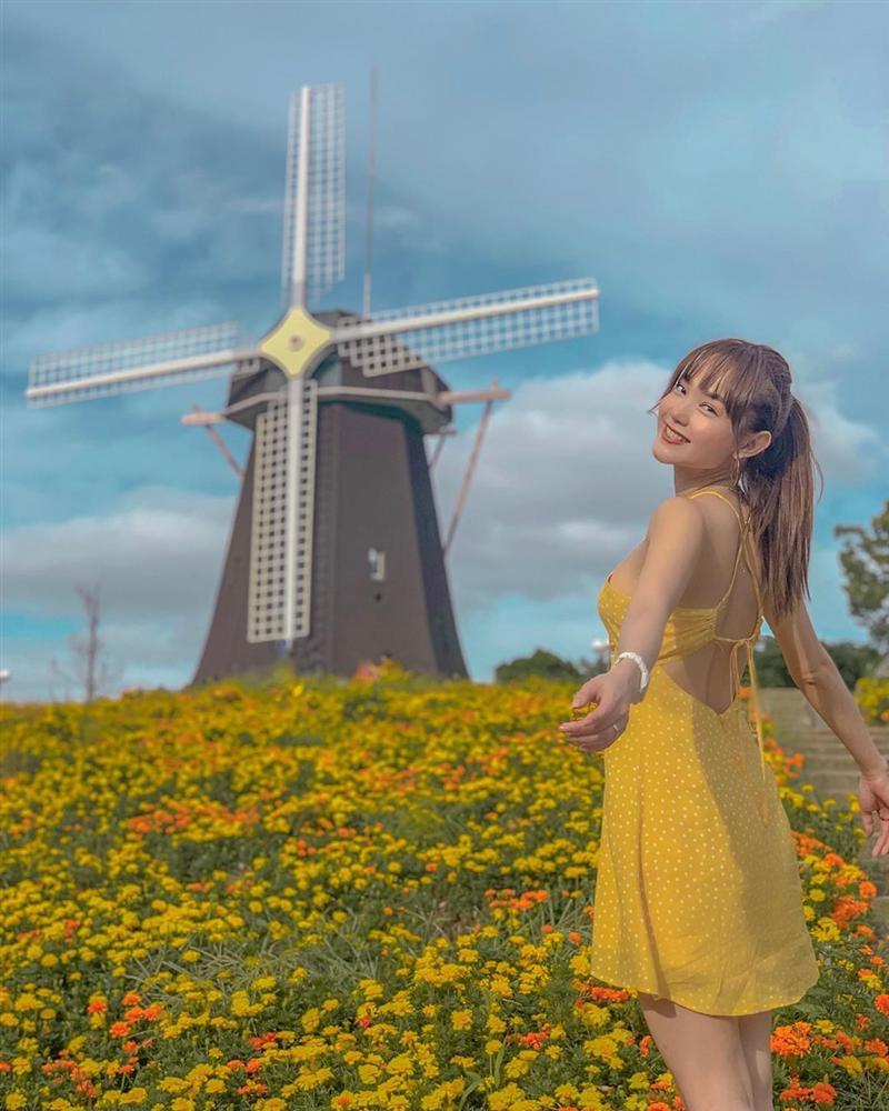 Chị chị em em Chi Pu - Thanh Hằng lên đồ đối lập: Em diện kimono - chị hơi hướng menswear-3