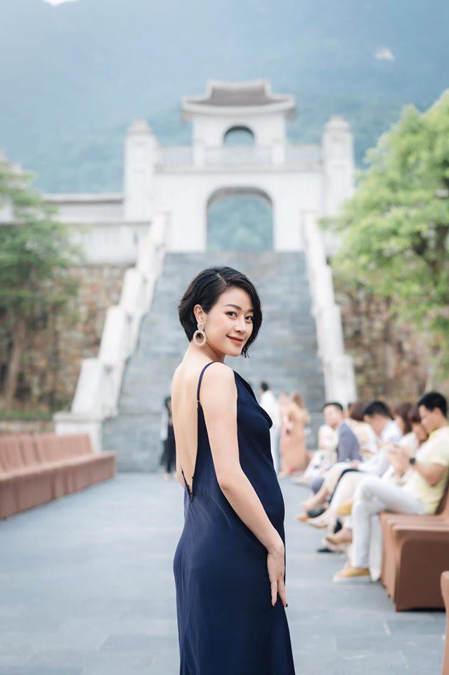 Ngoại hình đổi khác sau 4 tháng lấy chồng, MC Phí Linh vẫn làm bao người ngưỡng mộ bởi thần thái quá chảnh-5