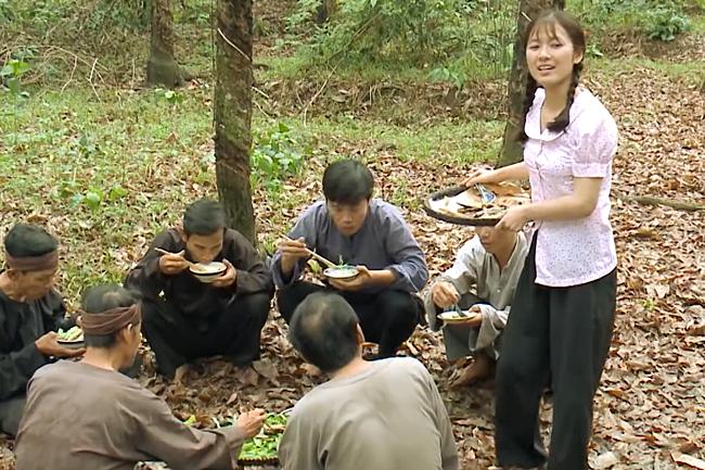 Nhật Kim Anh lên tiếng khi bị chỉ trích nấu ăn sống nhăn nhở trong Tiếng Sét Trong Mưa tập 34-5