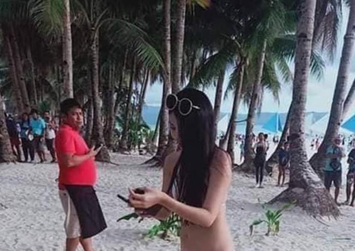 Du khách Đài Loan bị phạt vì mặc bikini hai mảnh ở biển Philippines-1