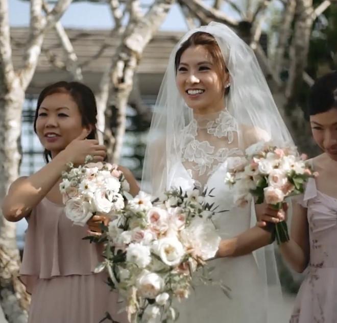 Đôi trẻ Trung Quốc lên báo quốc tế vì chi 44.000 USD cho váy cưới-4