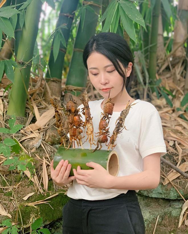 Thánh ăn công sở lần đầu xuất hiện sau vụ một bé tử vong vì bắt chước-2