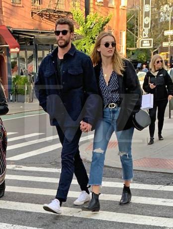 Liam Hemsworth hẹn hò với sao nữ gợi cảm sau ly hôn-1