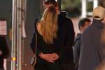 Liam Hemsworth ôm ấp, khóa môi bạn gái mới hậu ly hôn Miley Cyrus