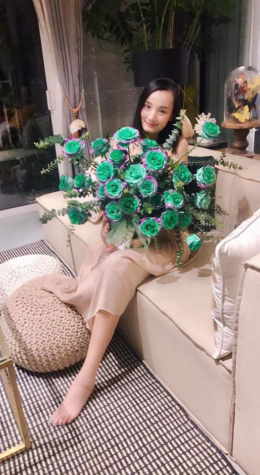 Chân dài Lê Thúy xúc động khi được ông xã Việt kiều dành tặng điều bất ngờ lúc nửa đêm-1