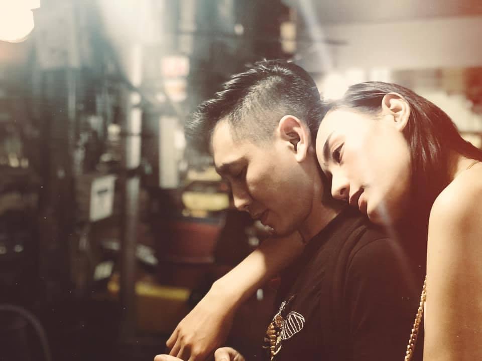 Chân dài Lê Thúy xúc động khi được ông xã Việt kiều dành tặng điều bất ngờ lúc nửa đêm-4