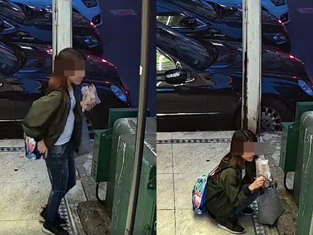 Đang đứng ăn kem, thiếu nữ đột ngột kéo quần ngồi sụp xuống làm chuyện khó tin-1