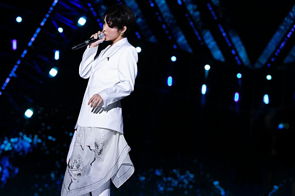 Fan Việt chê bai nhưng khán giả người Mỹ lại khóc khi xem Vũ Cát Tường trình diễn tại Asia Song Festival-2