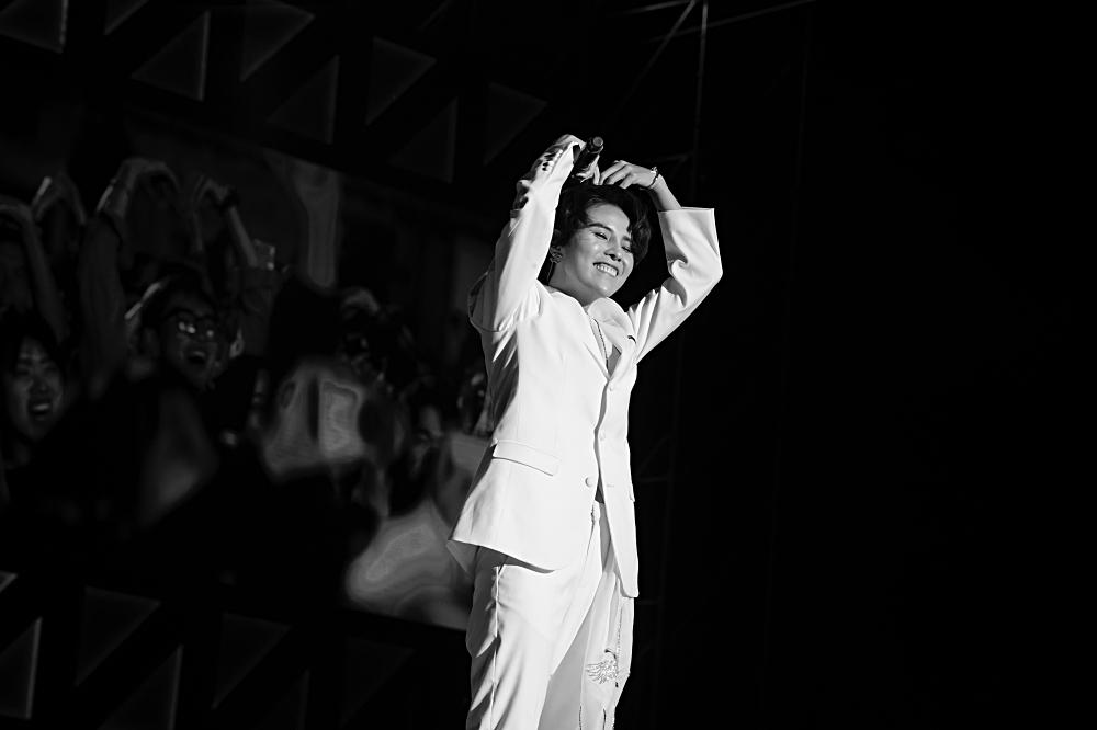 Fan Việt chê bai nhưng khán giả người Mỹ lại khóc khi xem Vũ Cát Tường trình diễn tại Asia Song Festival-4