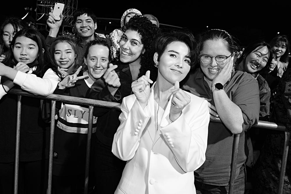 Fan Việt chê bai nhưng khán giả người Mỹ lại khóc khi xem Vũ Cát Tường trình diễn tại Asia Song Festival-8