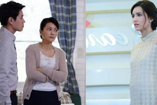 Cùng mẹ đi đánh ghen, lao vào nhà nghỉ chết sững khi nhìn thấy mặt 'tiểu tam'