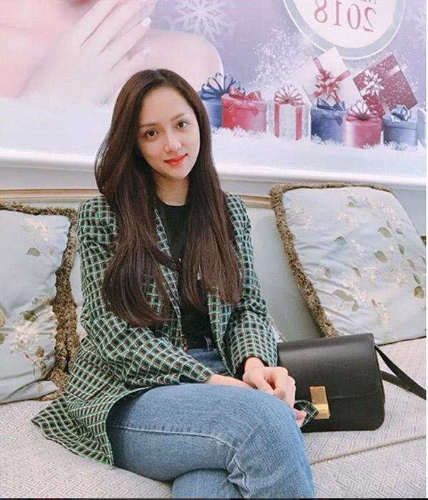 Quần áo hàng hiệu không thiếu, Hương Giang vẫn diện áo giá rẻ suốt 2 năm trời-3