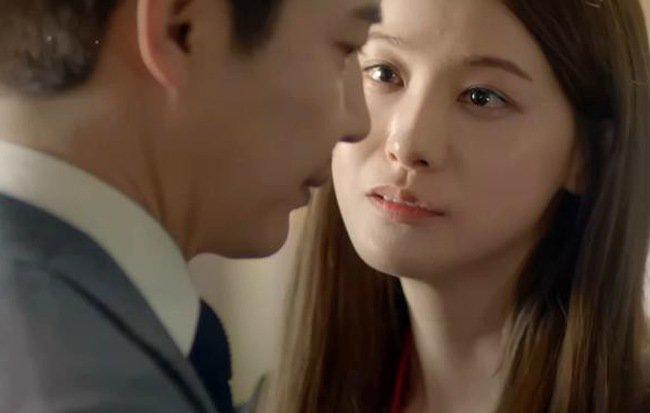 Mẹ anh lén lút 1 mình vào viện phụ sản, tôi cố tình theo dõi thì bị sốc-1