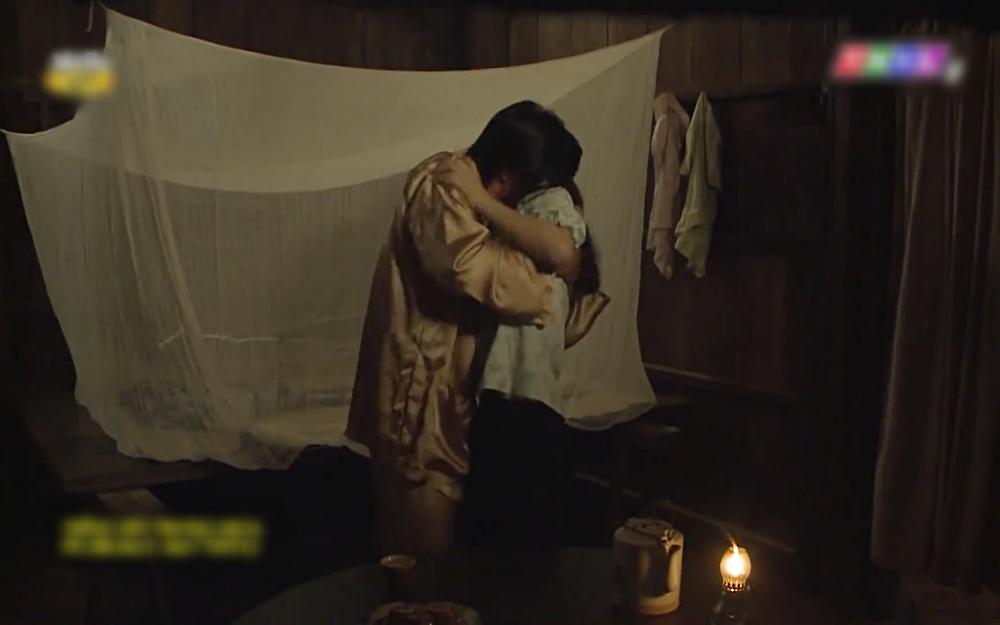 Cảnh nóng oan nghiệt của anh em cùng cha khác mẹ trong tập 36 Tiếng sét trong mưa-4