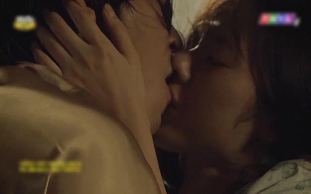 Cảnh nóng oan nghiệt của anh em cùng cha khác mẹ trong tập 36 Tiếng sét trong mưa-7