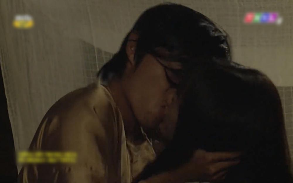 Cảnh nóng oan nghiệt của anh em cùng cha khác mẹ trong tập 36 Tiếng sét trong mưa-8