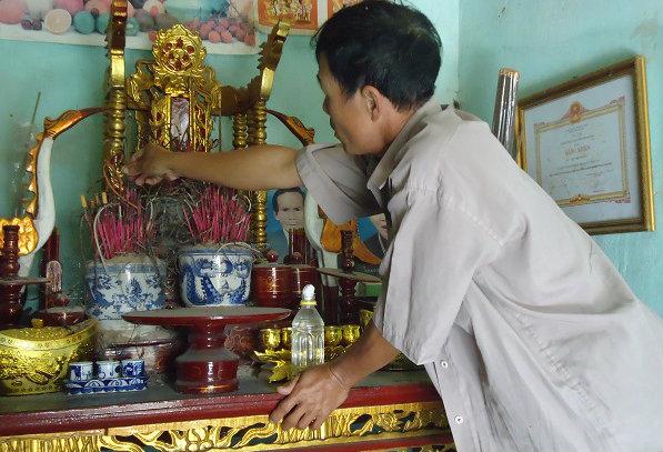 Lau dọn bàn thờ ngày Rằm: Dùng nước lã là sai, đây mới là loại nước chuẩn nhất để tổ tiên ưng lòng-1