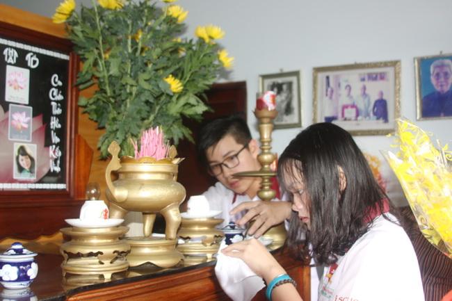 Lau dọn bàn thờ ngày Rằm: Dùng nước lã là sai, đây mới là loại nước chuẩn nhất để tổ tiên ưng lòng-2