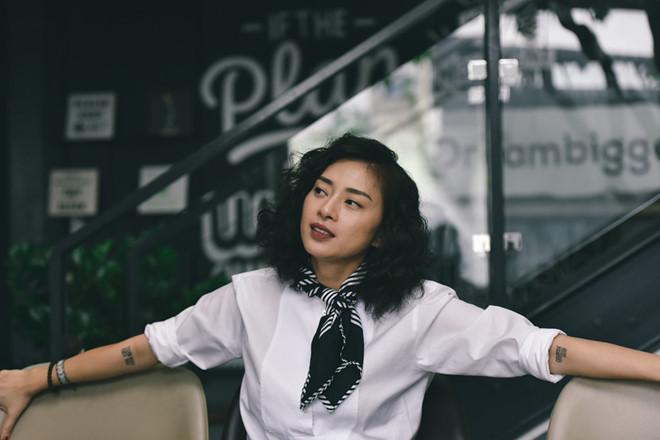 Nhà thiết kế Sỹ Hoàng: Đừng ném đá ca sĩ Mỹ mặc áo dài không quần-3