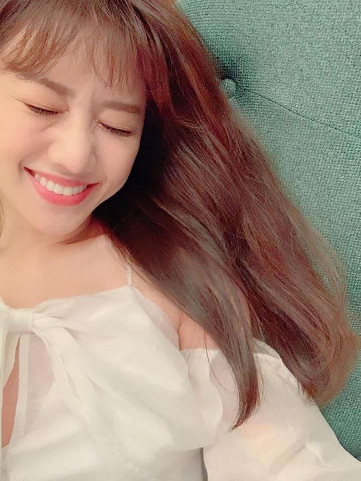 Hari Won hào hứng: "Chủ nhật vui vẻ".