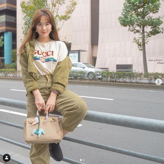 Minh Hằng thích thú: "Đất nước ngừơi ta... ngồi đâu cũng ra streetstyle", góp mặt trong tin sao Việt.