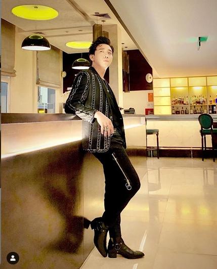 Trấn Thành suy tư: "Đêm nay ai đưa em về?".