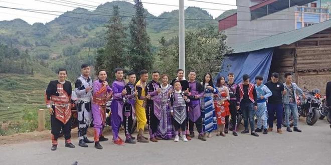 Dân mạng xuýt xoa đoàn rước dâu mặc trang phục người dân tộc thiểu số, đi xe phân khối lớn ở Lào Cai-4