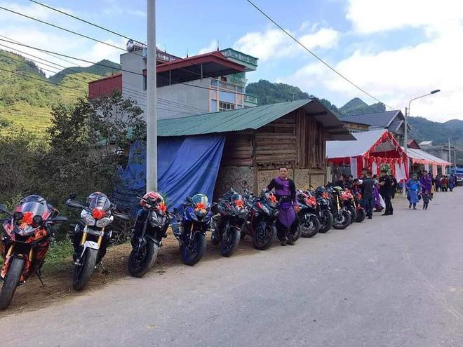 Dân mạng xuýt xoa đoàn rước dâu mặc trang phục người dân tộc thiểu số, đi xe phân khối lớn ở Lào Cai-1