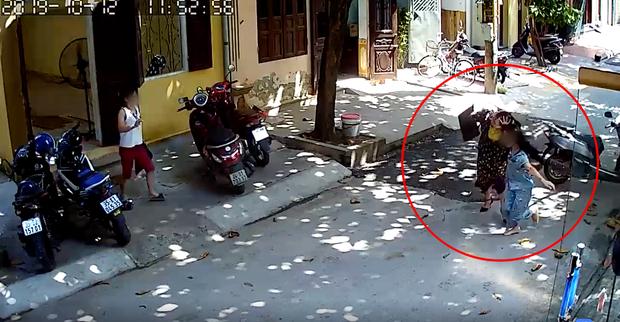 Đánh ghen xôn xao MXH: Vợ bị Tuesday vừa chửi vừa đánh chảy máu đầu, chồng ngồi im kệ vợ gào đến ngất xỉu-2