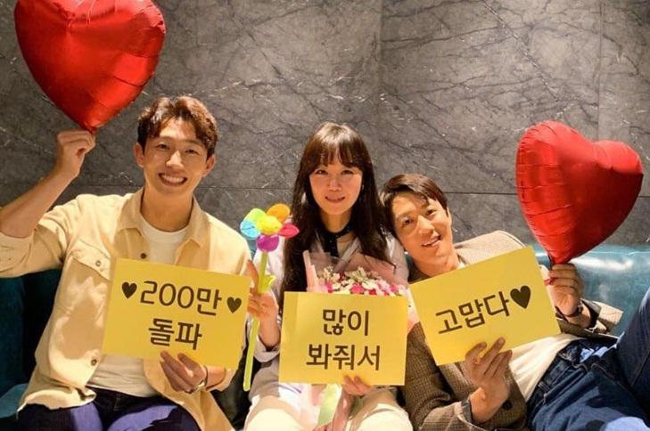 Gong Hyo Jin, Kim Rae Won và Kang Ki Young gửi lời cảm ơn tới khán giả khi bộ phim điện ảnh “The Most Ordinary Love” đạt 2 triệu lượt khán giả tới rạp.