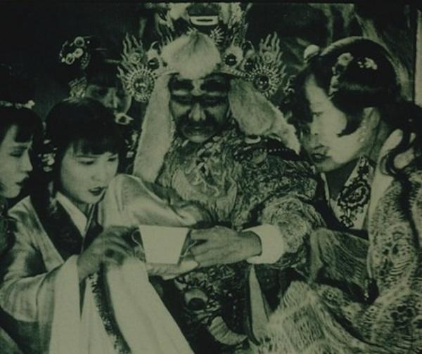 Bất ngờ với Tây Du Ký từ năm 1927: Trang phục hở hang, hoá trang như phim kinh dị-8