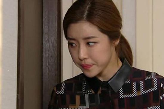 Nửa đêm không thấy chồng đâu, tôi hốt hoảng tìm khóa két khi nghe được cuộc điện thoại