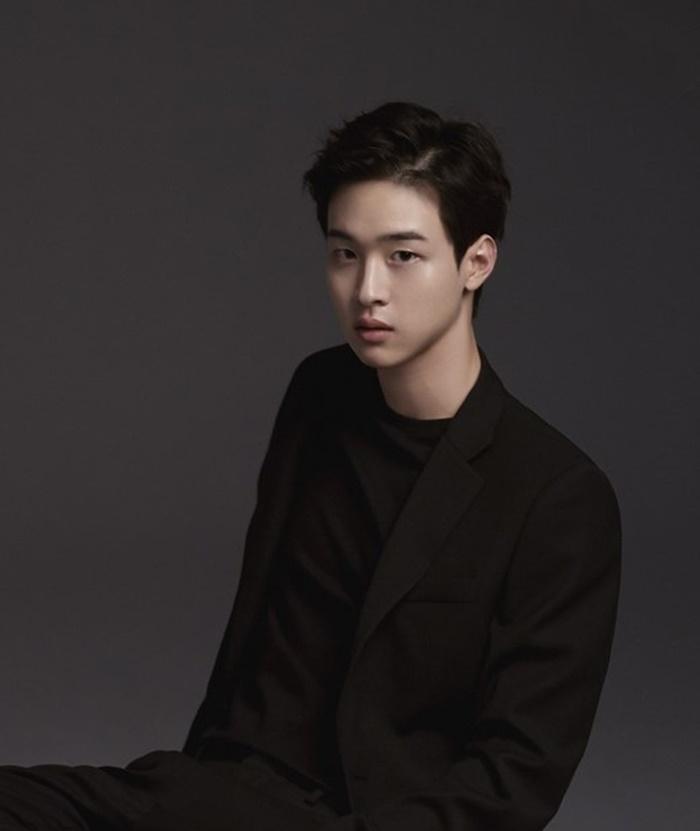 Với những thành công đạt được cho tới thời điểm hiện tại, Jang Dong Yoon được kì vọng thuộc lớp diễn viên trẻ tài năng, thực lực của nền điện ảnh xứ Hàn.