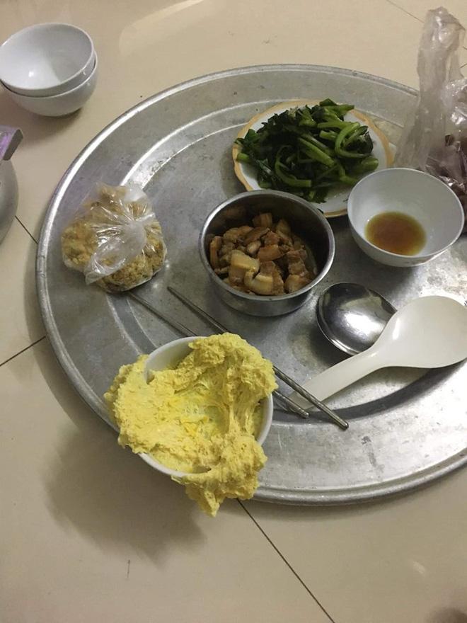 Đi làm về háo hức chờ ăn cơm vợ nấu, vừa mở nồi chồng đã hết hồn vì món hấp bên trong-2