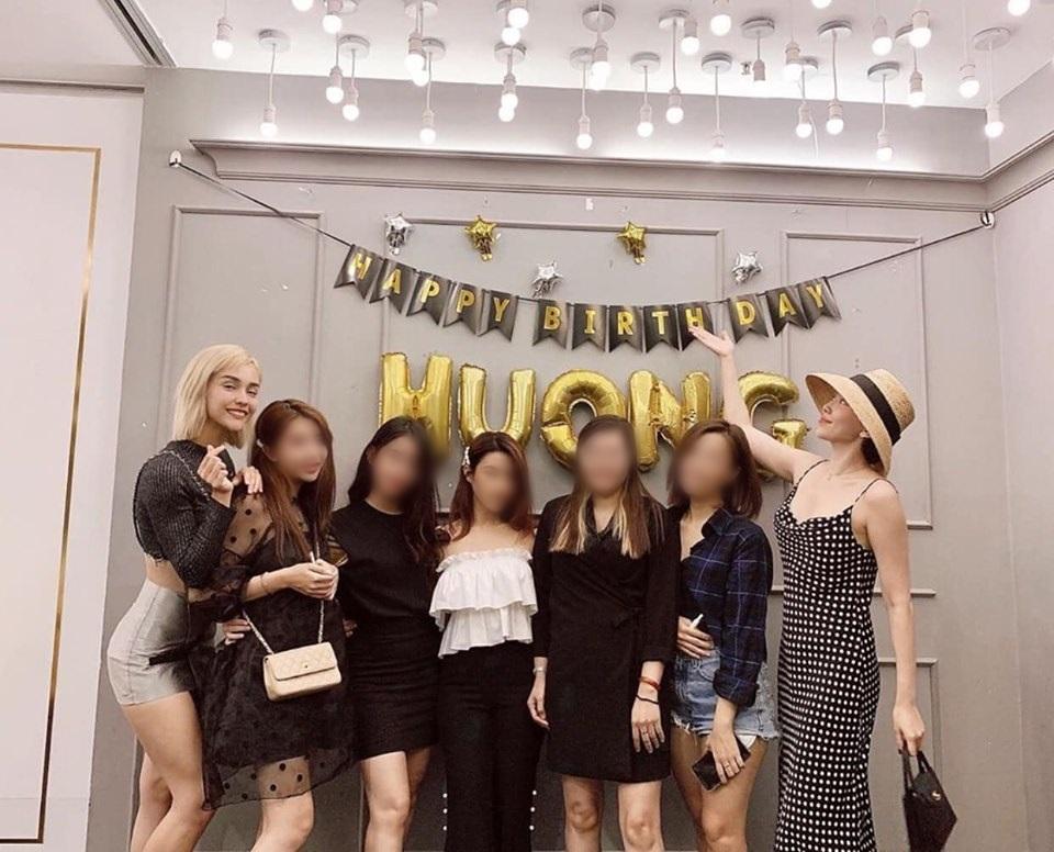 Tóc Tiên nhiều lần lấn át đồng nghiệp nhờ chiều cao thừa hưởng từ gen di truyền-2