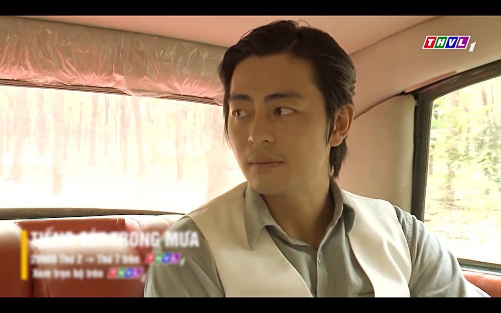 Nhật Kim Anh khóc cạn nước mắt khi thấy bài vị mình trên bàn thờ trong tập 37 Tiếng Sét Trong Mưa-14