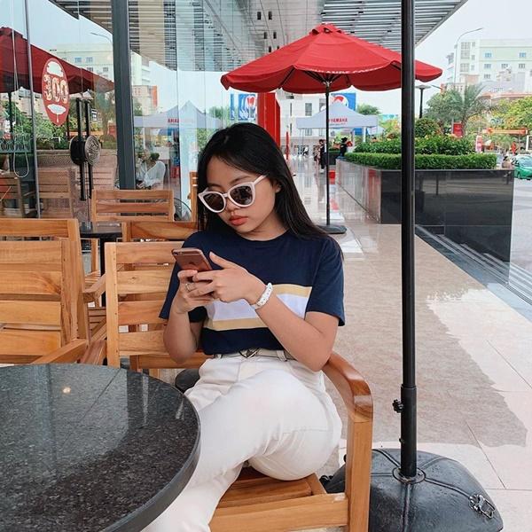 Không chỉ "lột xác" về thời trang, Phương Mỹ Chi còn thử sức với dòng nhạc trẻ. Cô từng cover những bản hit được khán giả yêu thích như Hongkong1, cover vũ đạo Kill This Love của Black Pink, hoàn toàn khác biệt hình ảnh nữ tính, dịu dàng khi hát dân ca.