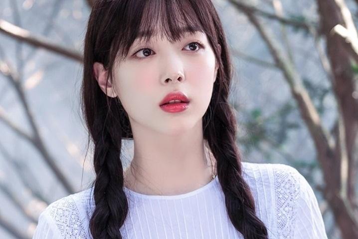 Trước khi tự tử, Sulli gắn liền với hình ảnh idol thích mặt mộc, đam mê thả rông vòng 1-20