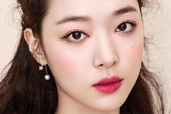 SHOCK: Quản lý của Sulli xác nhận nữ thần tượng chết trong tư thế treo cổ