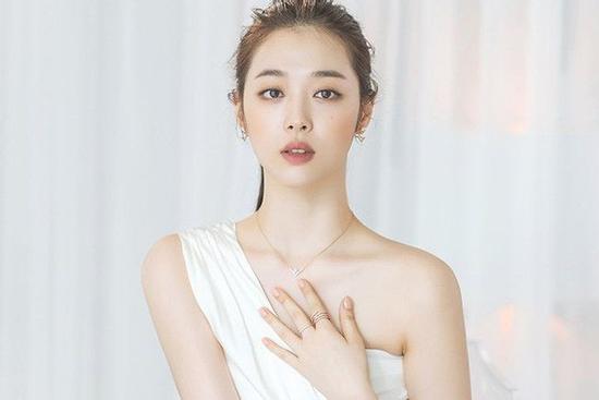 SM Entertainment chính thức xác nhận Sulli qua đời: 'Hôm nay, cô ấy đã rời bỏ chúng tôi…'