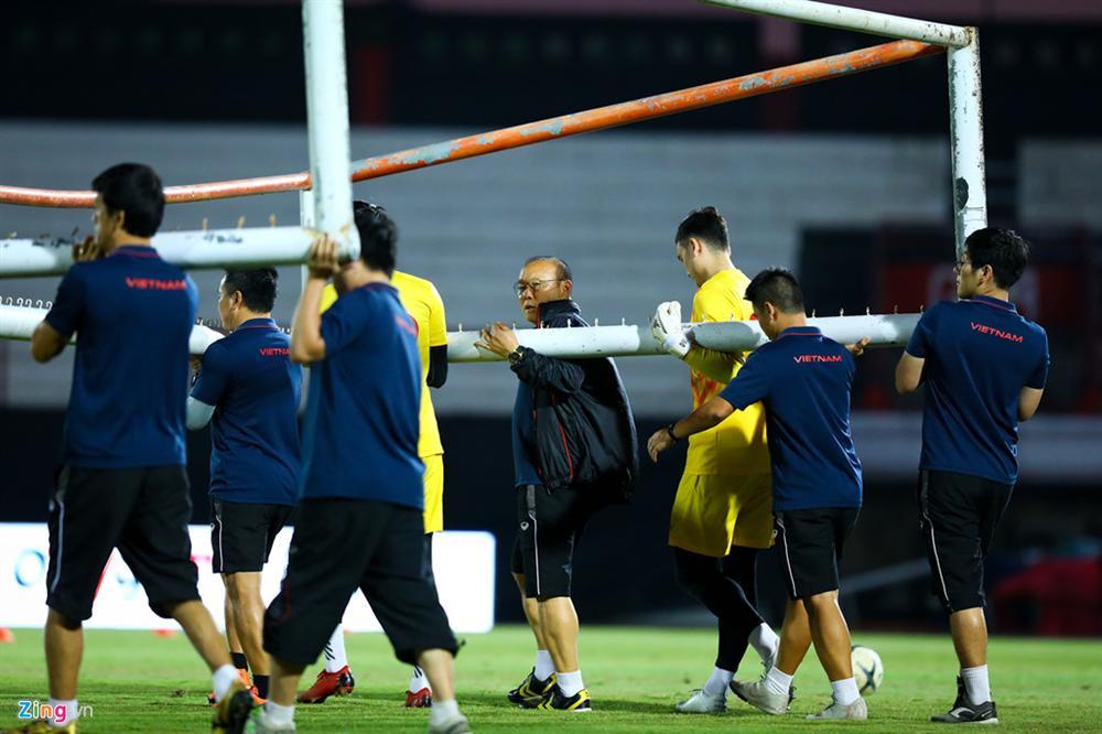 HLV Park nổi giận khi phát hiện máy quay tuyển Việt Nam tập-3