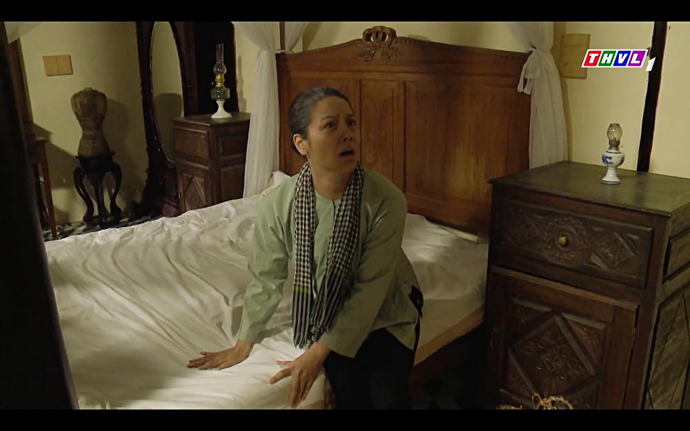 Nhật Kim Anh khóc cạn nước mắt khi thấy bài vị mình trên bàn thờ trong tập 37 Tiếng Sét Trong Mưa-2