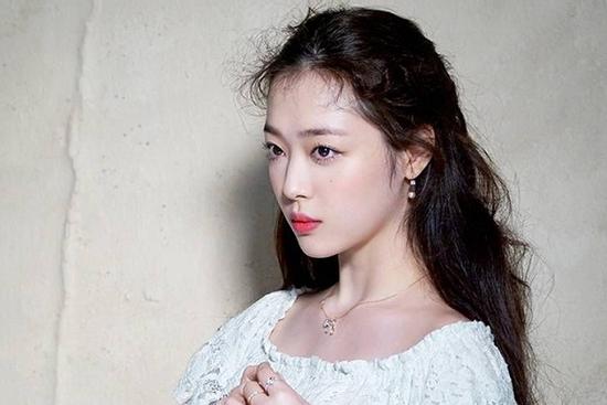 Cảnh sát tìm thấy những ghi chép Sulli để lại trước khi tử vong