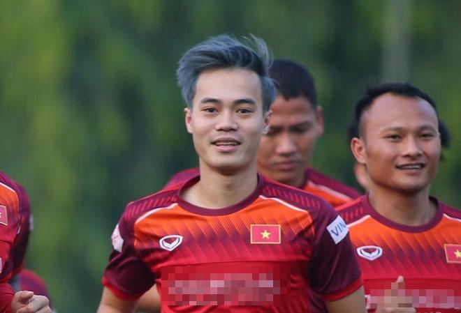 Văn Toàn tẩy tóc, thầy Park nhuộm đen là cảm hứng chế ảnh của dân mạng-1