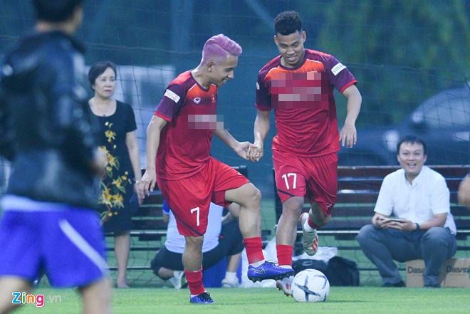 Văn Toàn tẩy tóc, thầy Park nhuộm đen là cảm hứng chế ảnh của dân mạng-3